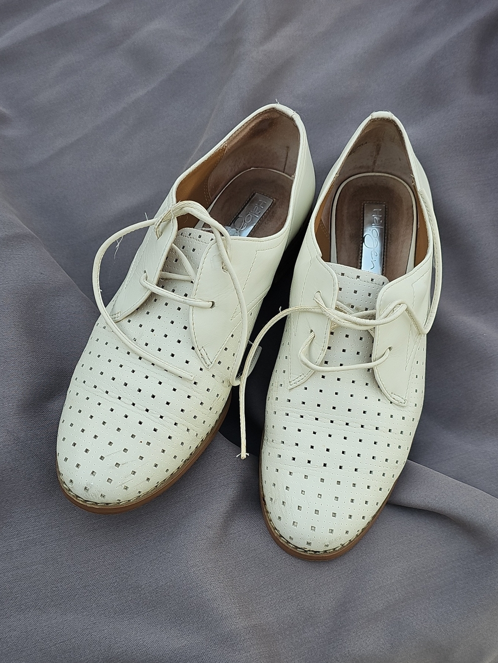 Halogen Leather Cream Perforated Lace-Up Oxford Flats AA